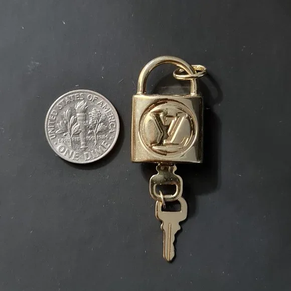 18k gold pendant with unique design - Picture 11 of 16